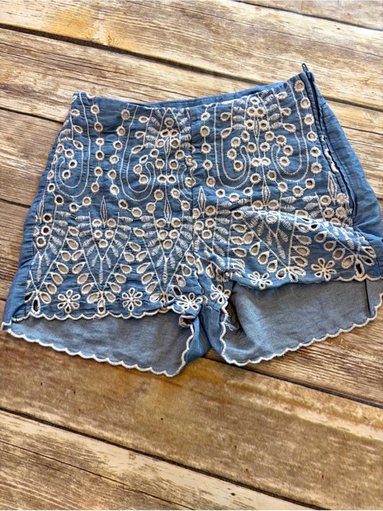 H&M Pants - Sz 4 Lace Embroidered High Rise Short Shorts